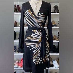 DIANE VON FURSTENBERG 100% Silk Wrap Dress Size 6